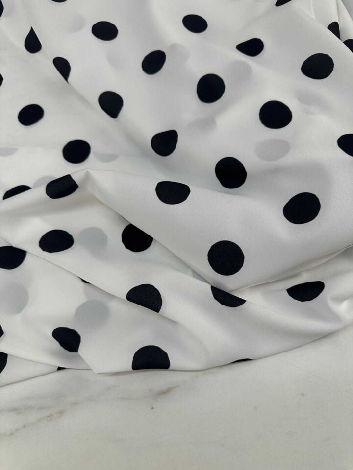 Puantiye Krep Kumaş