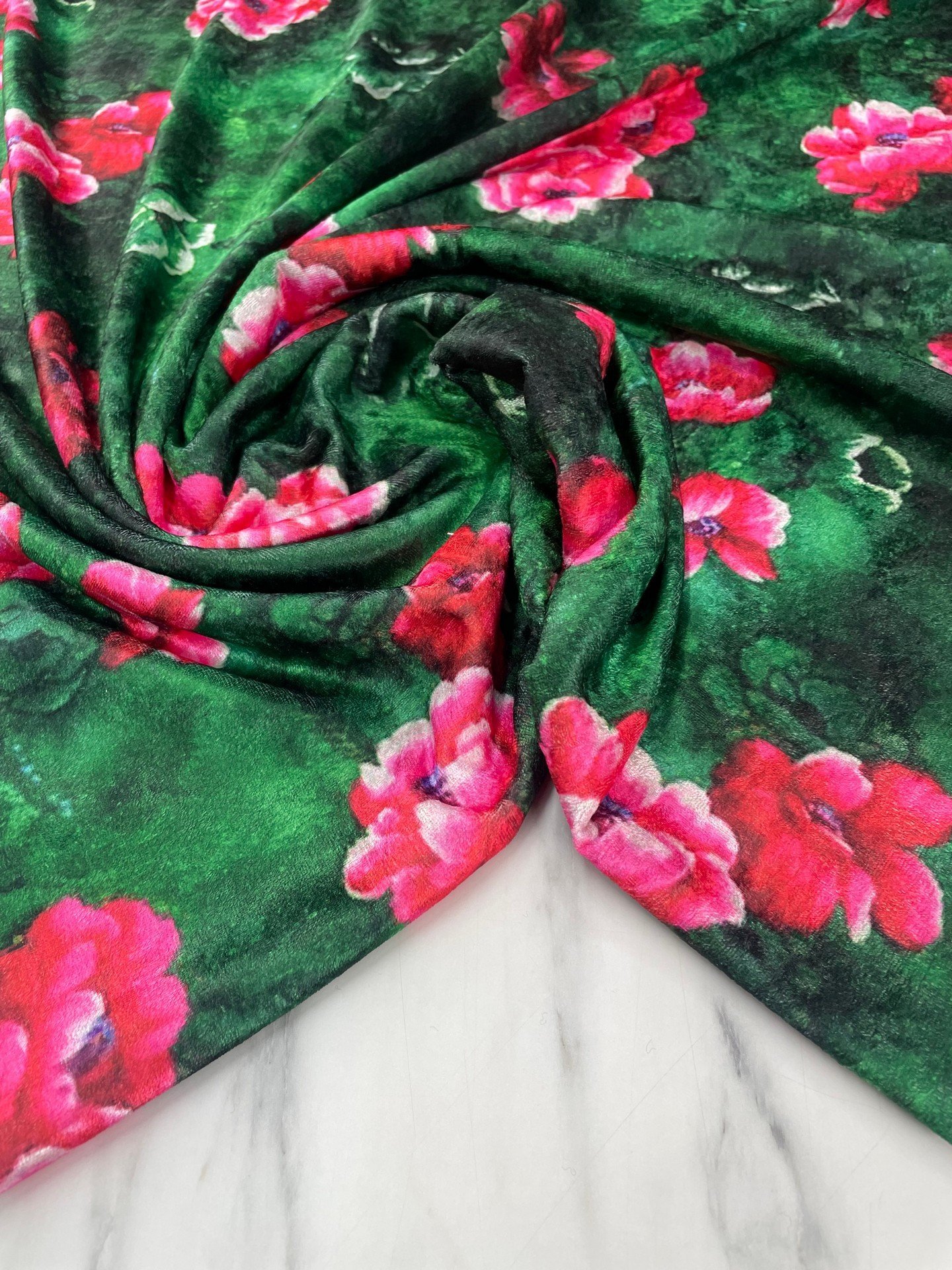 Yeşil Yeva Desen Elbiselik Kadife Kumaş