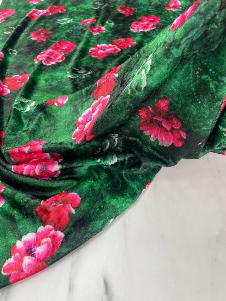 Yeşil Yeva Desen Elbiselik Kadife Kumaş