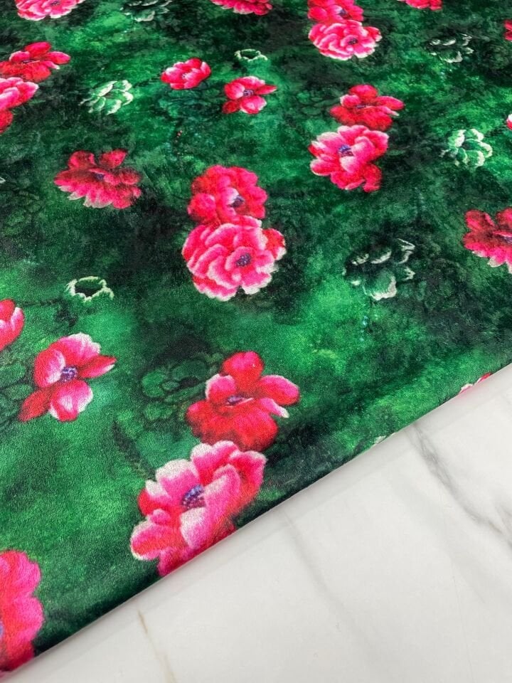 Yeşil Yeva Desen Elbiselik Kadife Kumaş