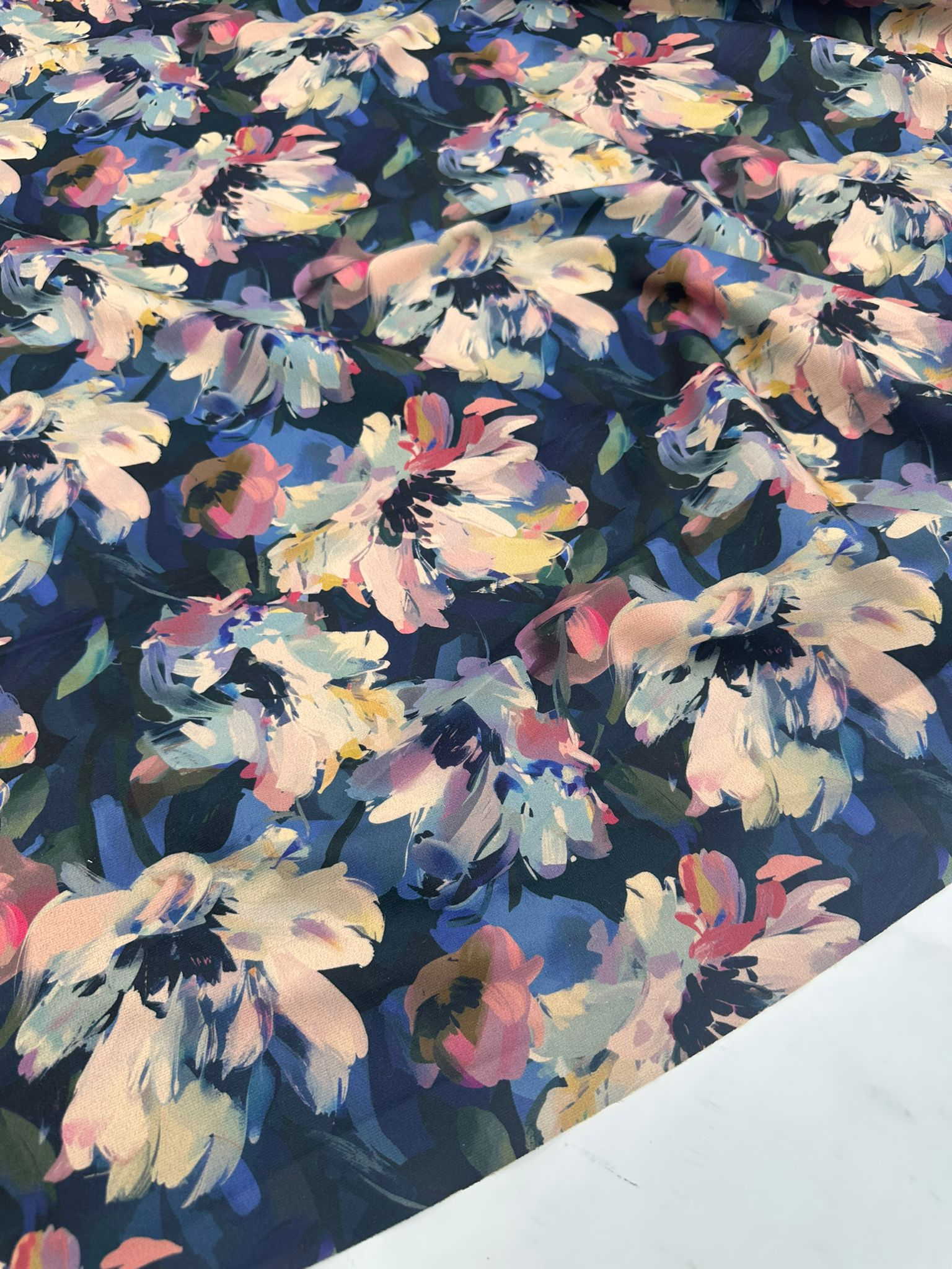 Desenli Windeks Süet Yumuşak Dökümlü Yapıya Sahip