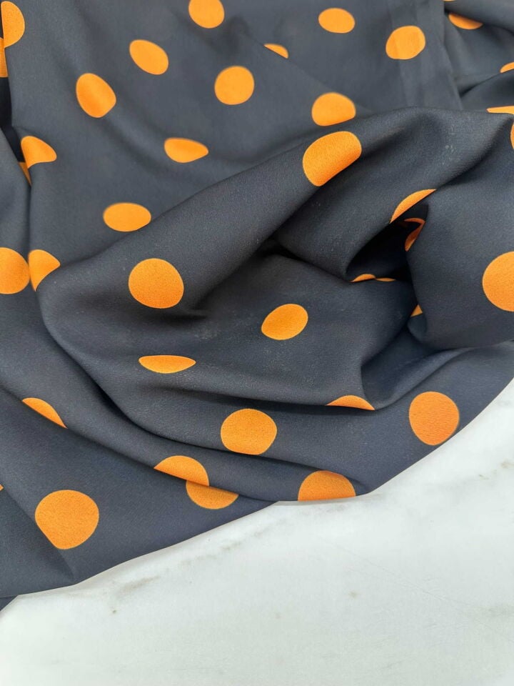 Puantiye Krep Kumaş