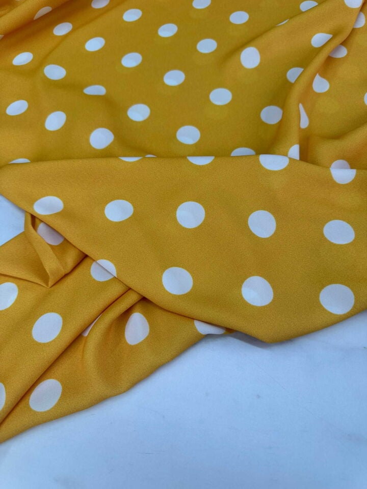 Puantiye Krep Kumaş