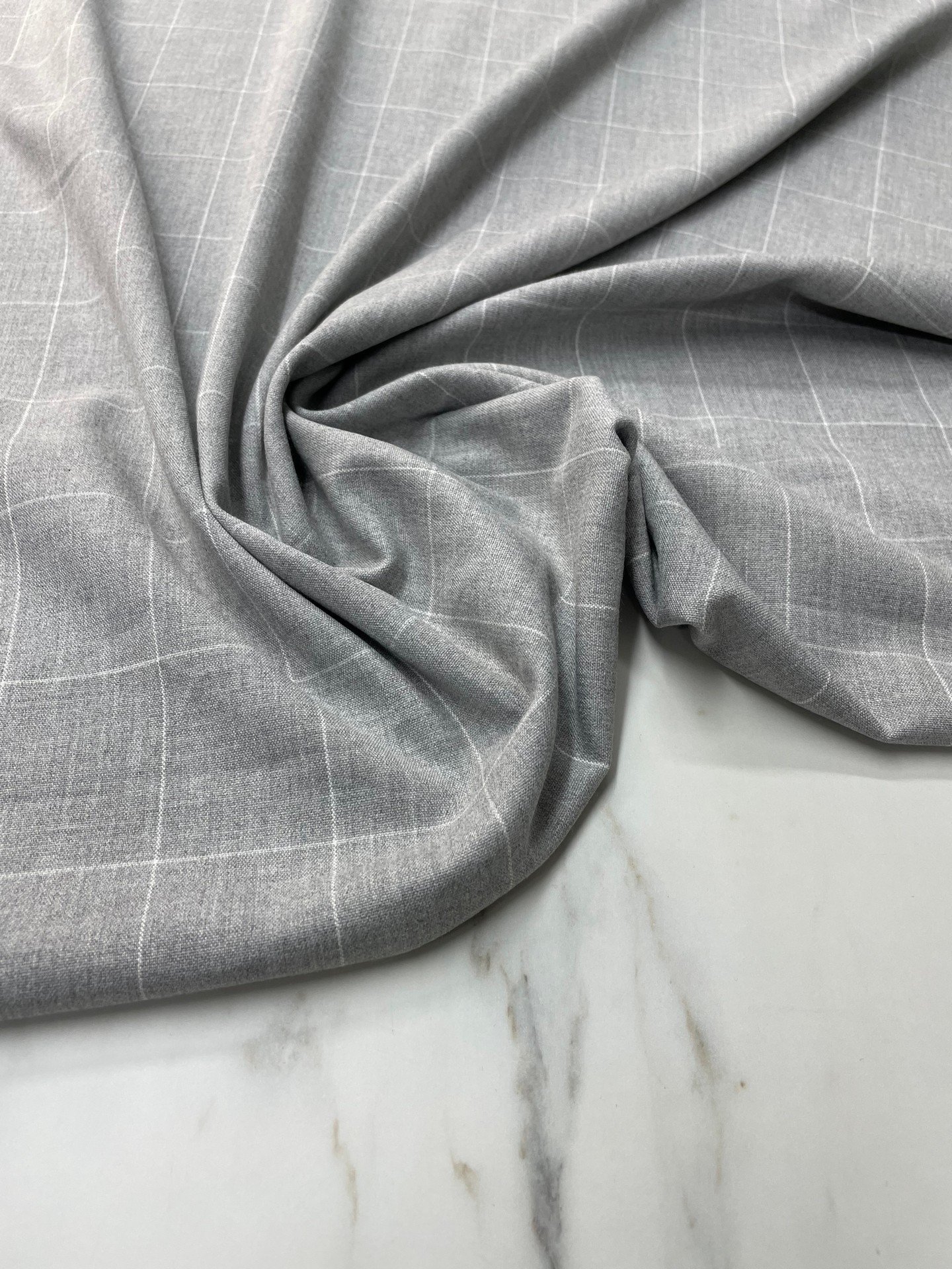 Acık Gri Kareli Elbiselik Pantolonluk Poliviskon Kumaş