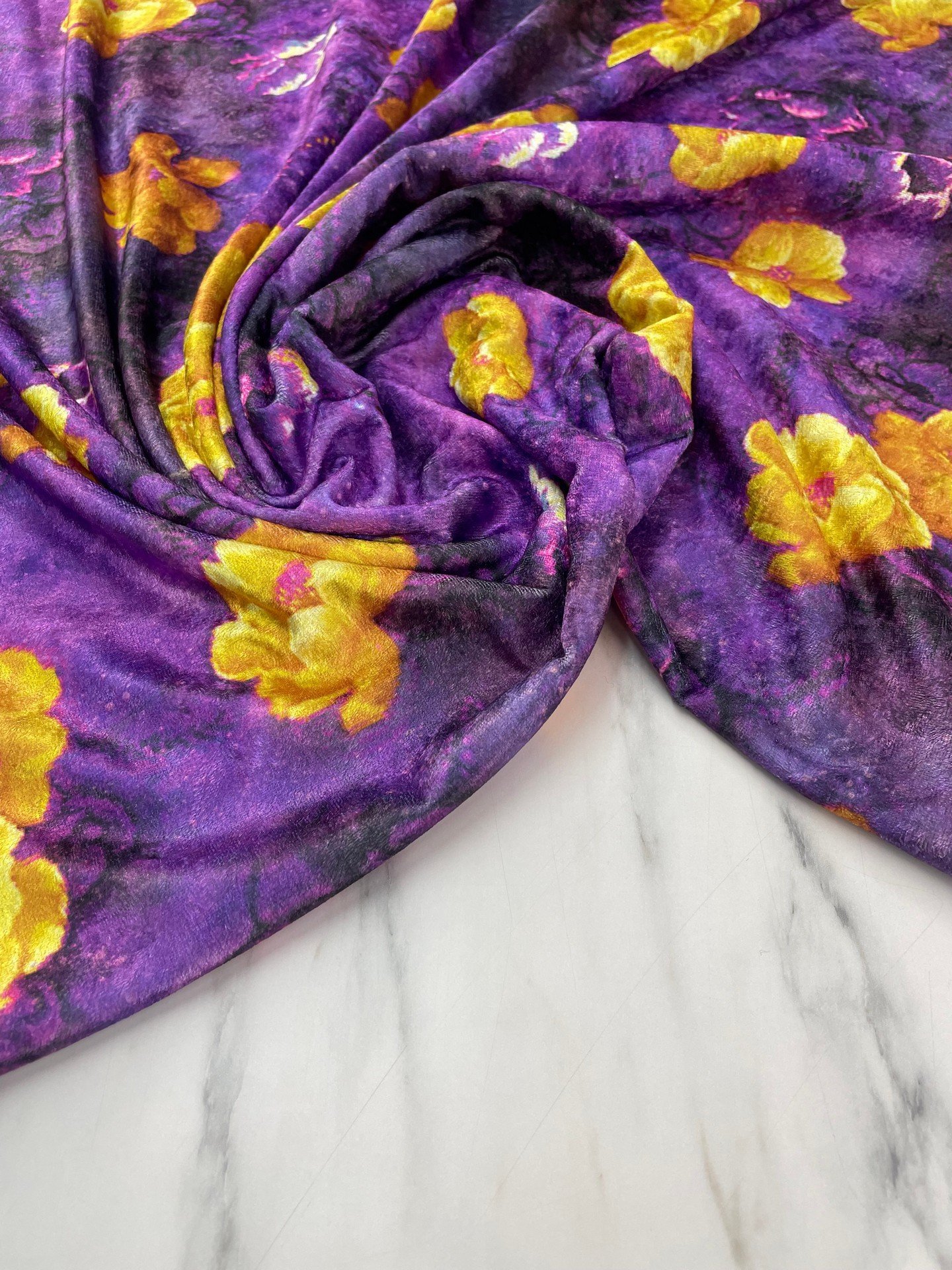 Mor Çiçek Desen Elbiselik Kadife Kumaş