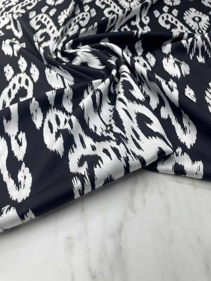 Siyah İkat Desen Elbiselik Gömleklik Tivil Saten Kumaş