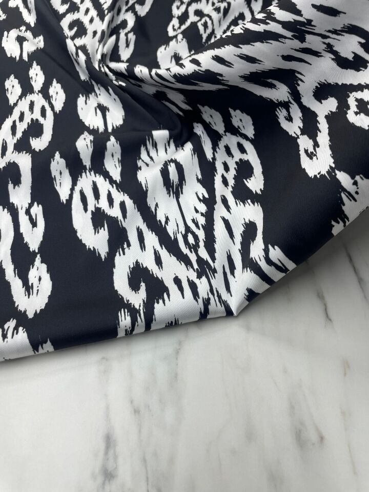 Siyah İkat Desen Elbiselik Gömleklik Tivil Saten Kumaş