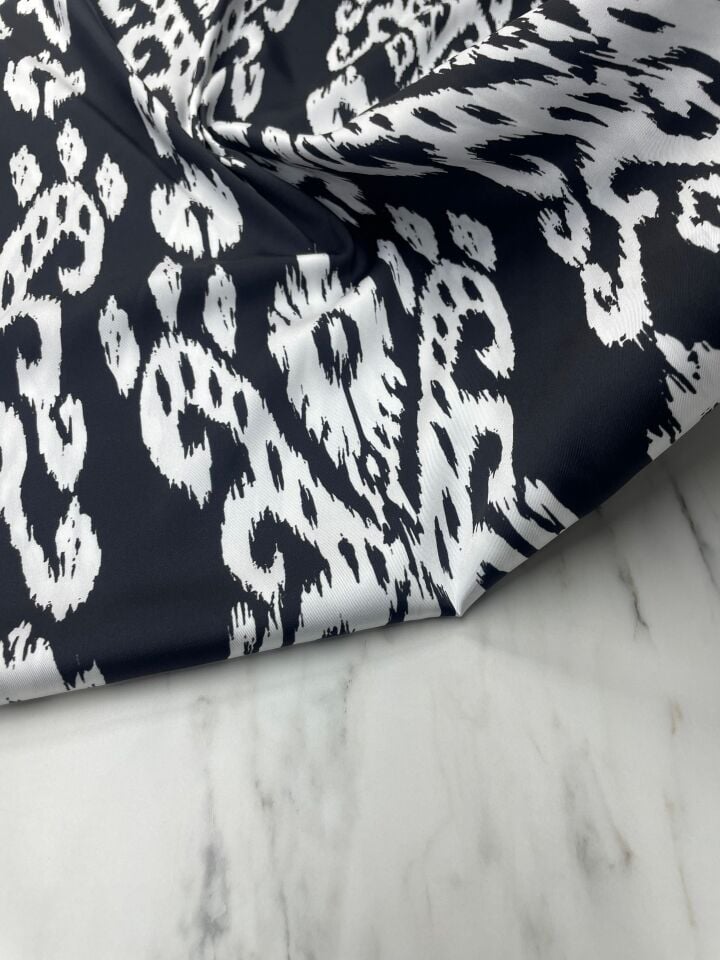 Siyah İkat Desen Elbiselik Gömleklik Tivil Saten Kumaş
