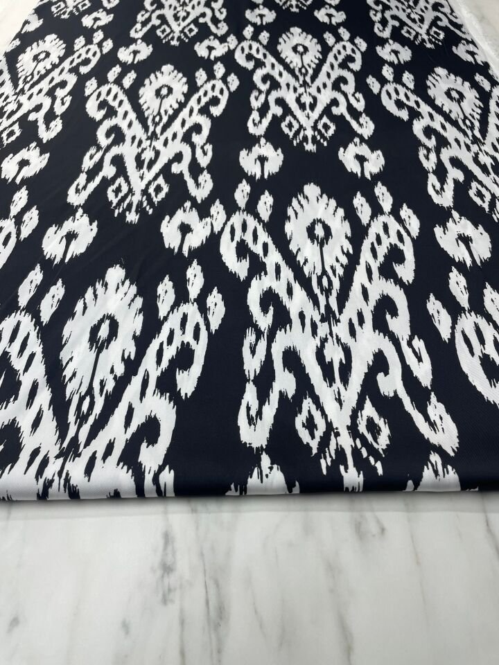 Siyah İkat Desen Elbiselik Gömleklik Tivil Saten Kumaş