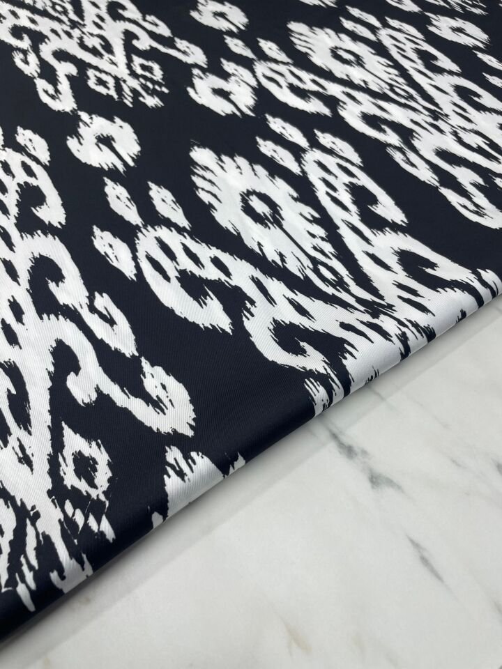 Siyah İkat Desen Elbiselik Gömleklik Tivil Saten Kumaş