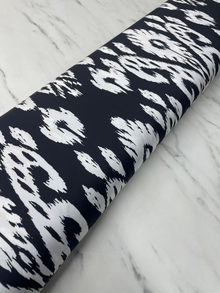 Siyah İkat Desen Elbiselik Gömleklik Tivil Saten Kumaş