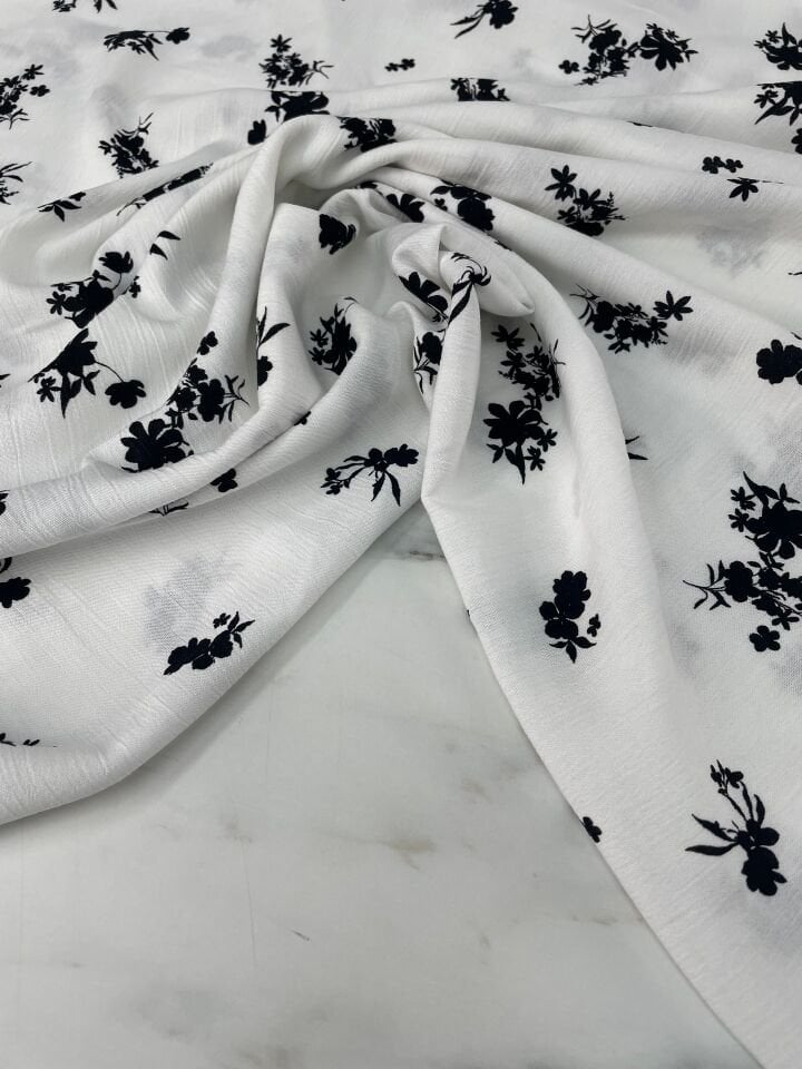 Beyaz Çiçek Desen Klinkır Elbiselik Gömlekli Şalvarlık Viskon Kumaş