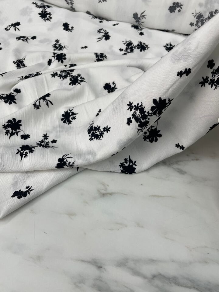 Beyaz Çiçek Desen Klinkır Elbiselik Gömlekli Şalvarlık Viskon Kumaş