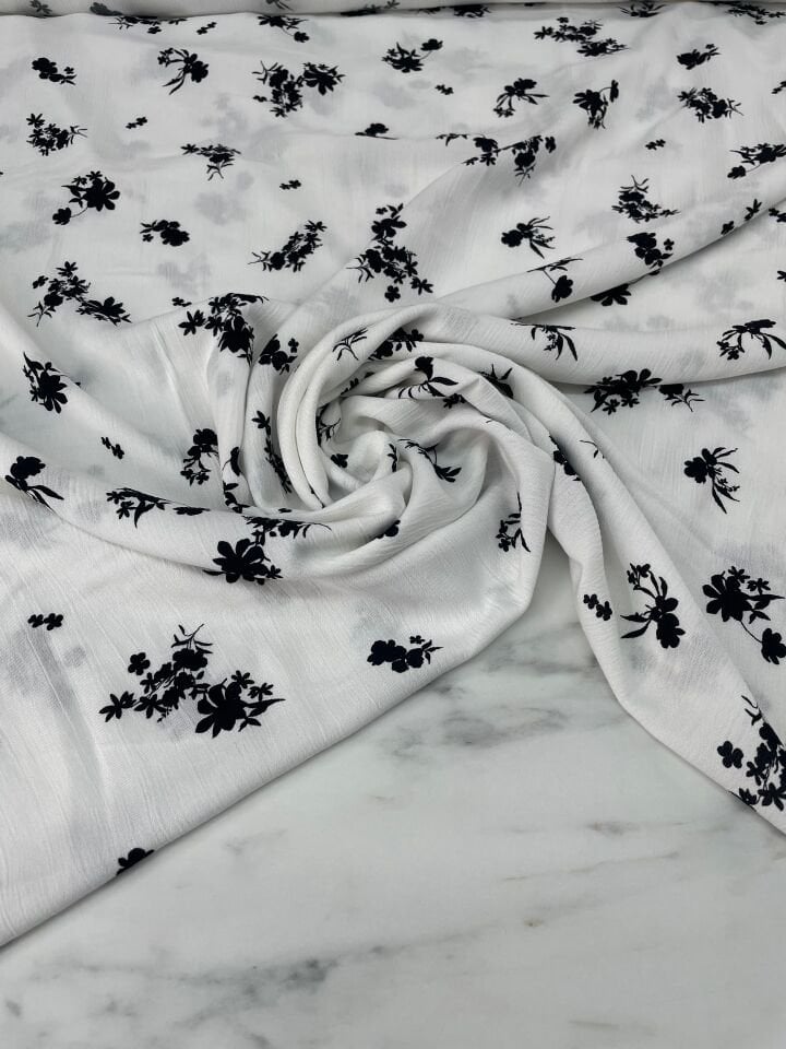 Beyaz Çiçek Desen Klinkır Elbiselik Gömlekli Şalvarlık Viskon Kumaş