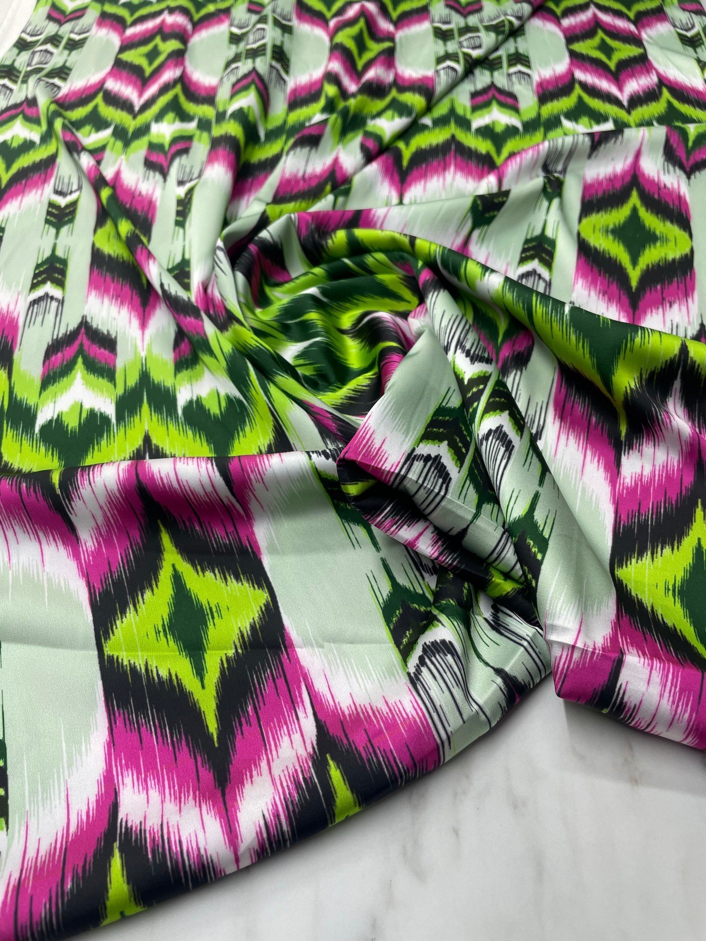 Urla Desen Elbiselik Gömleklik Tivil Saten Kumaş