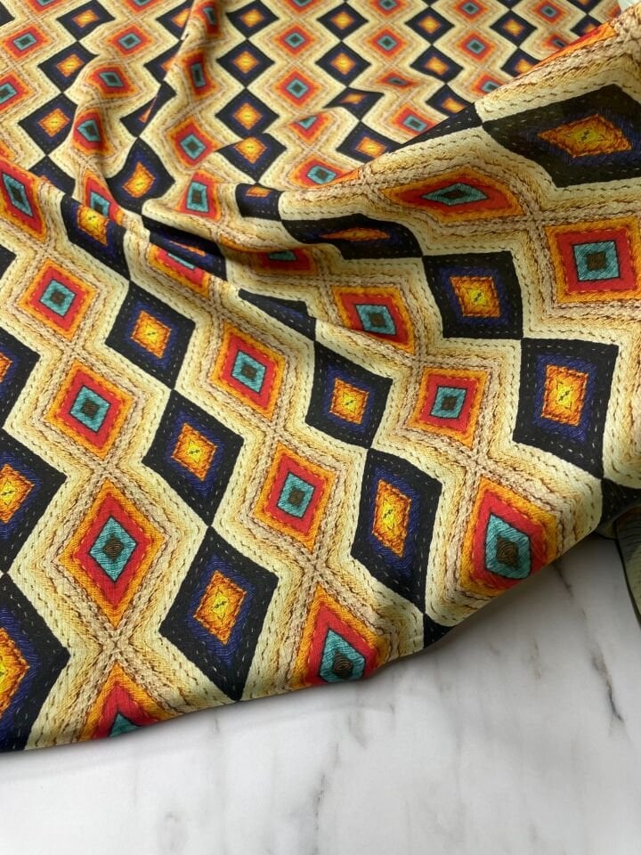 İkat Desen Elbiselik Gömleklik Tivil Saten Kumaş