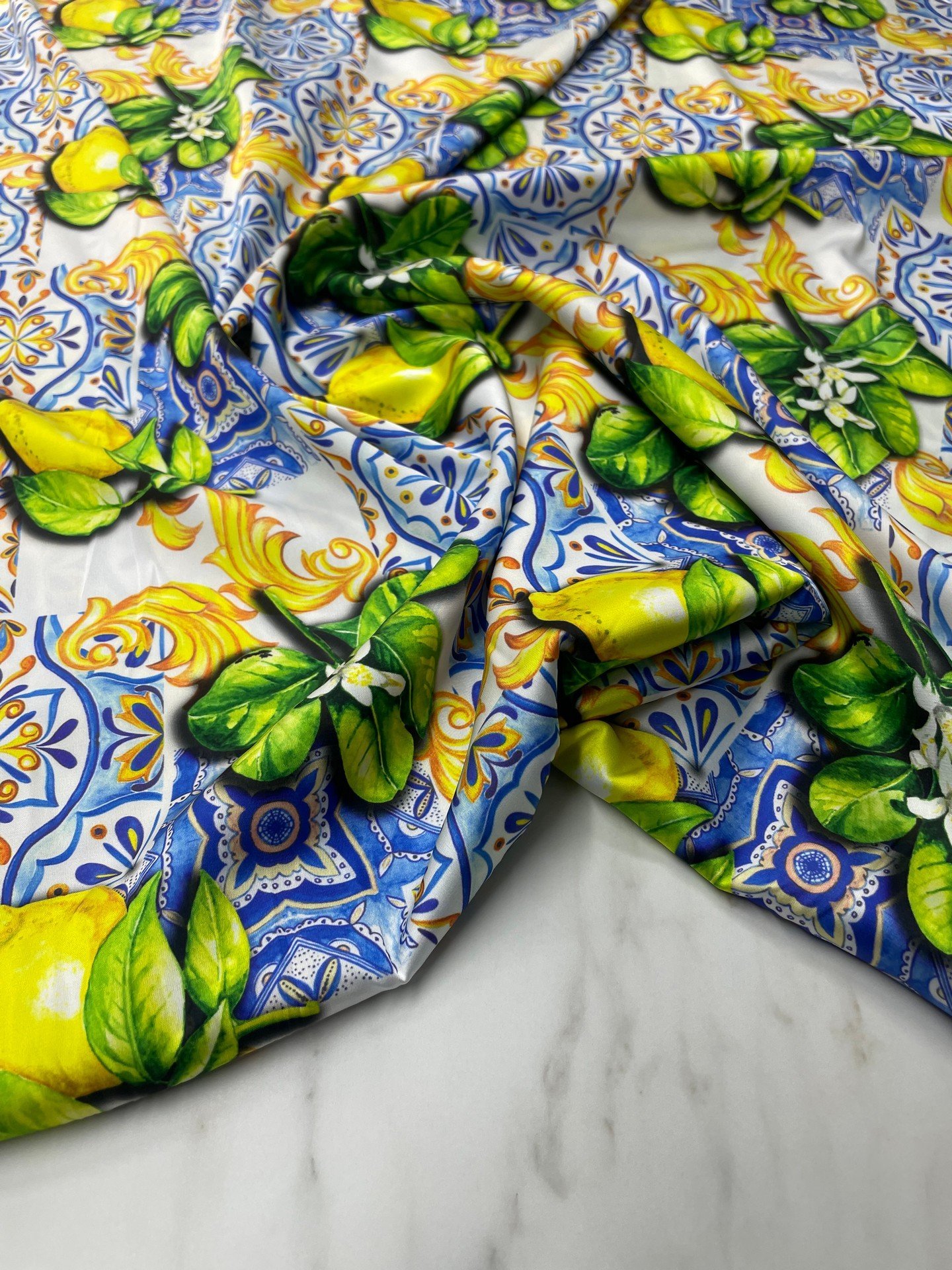 Limonlu Desen Elbiselik Gömleklik Tivil Saten Kumaş