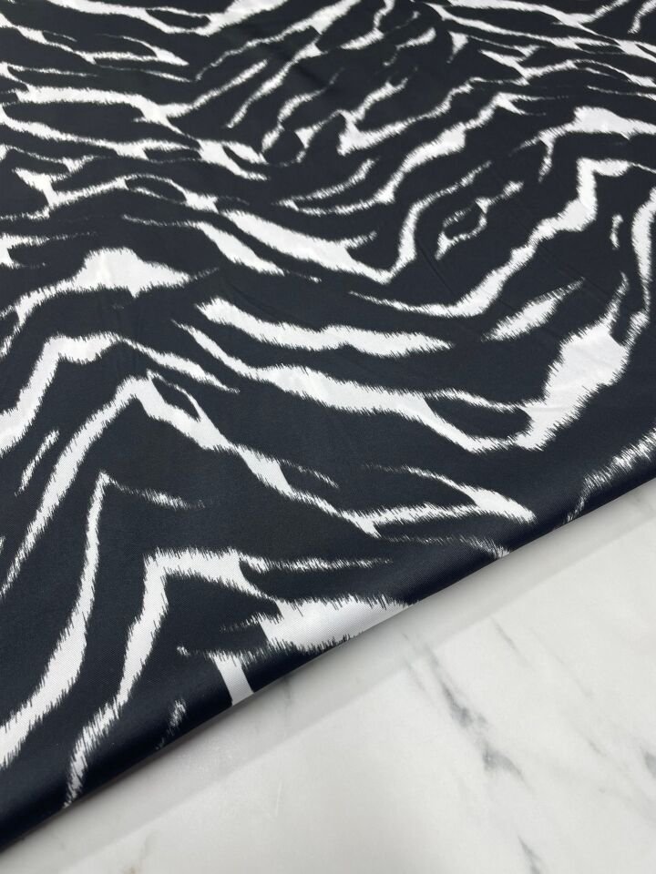 Zebra Desen Elbiselik Gömleklik Tivil Saten Kumaş