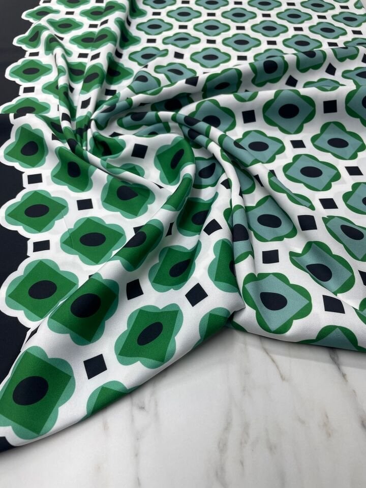 Yeşil Çiçek Desen Elbiselik Gömleklik Tivil Saten Kumaş