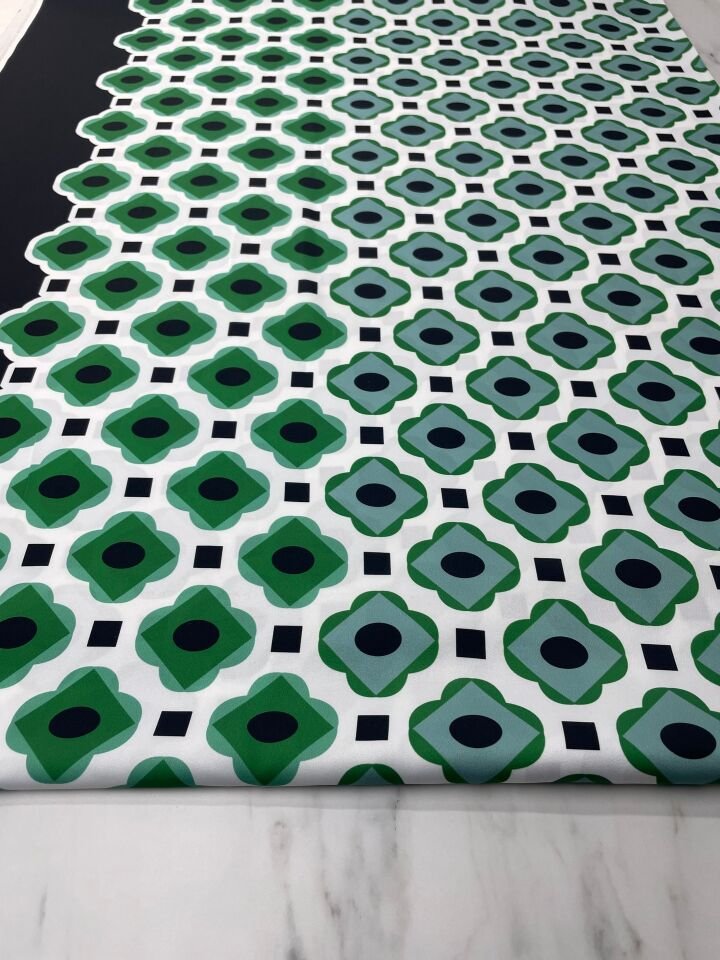 Yeşil Çiçek Desen Elbiselik Gömleklik Tivil Saten Kumaş