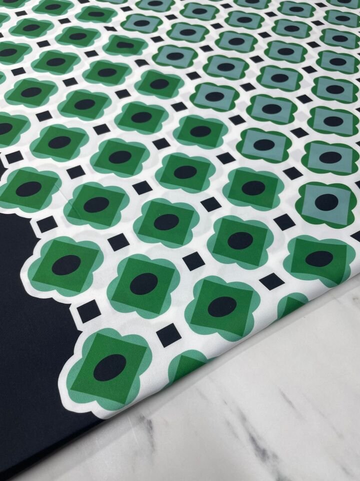 Yeşil Çiçek Desen Elbiselik Gömleklik Tivil Saten Kumaş