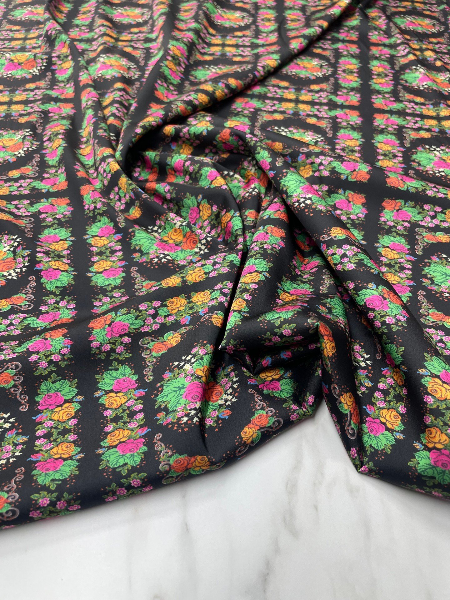 Çiçekli Desen Elbiselik Gömleklik Tivil Saten Kumaş