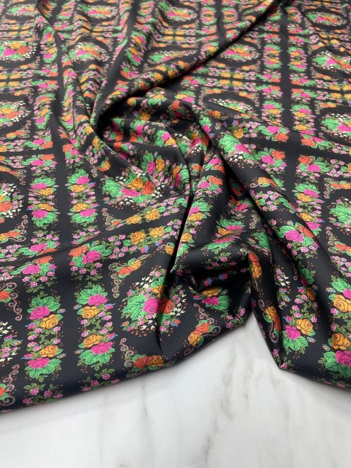 Çiçekli Desen Elbiselik Gömleklik Tivil Saten Kumaş