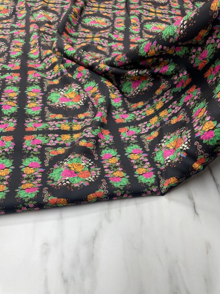 Çiçekli Desen Elbiselik Gömleklik Tivil Saten Kumaş