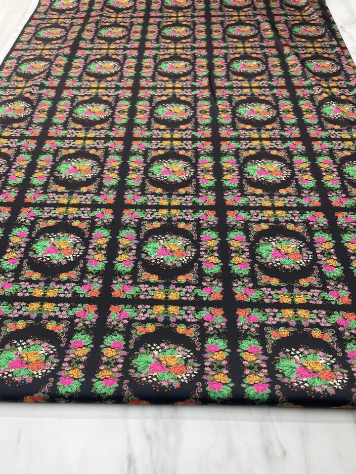 Çiçekli Desen Elbiselik Gömleklik Tivil Saten Kumaş