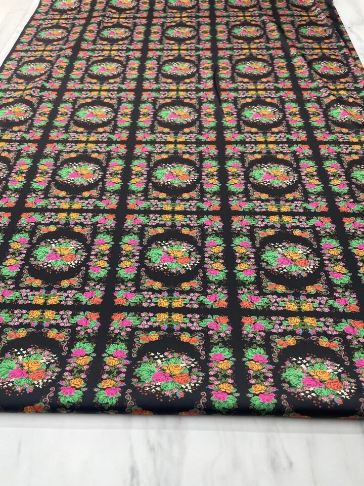 Çiçekli Desen Elbiselik Gömleklik Tivil Saten Kumaş