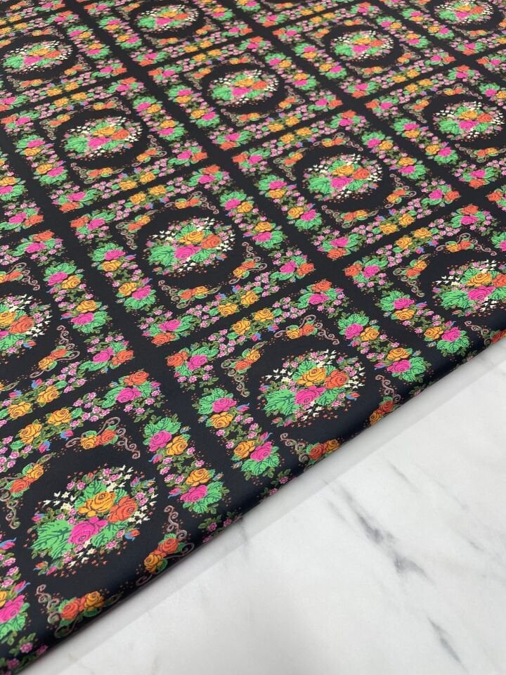 Çiçekli Desen Elbiselik Gömleklik Tivil Saten Kumaş