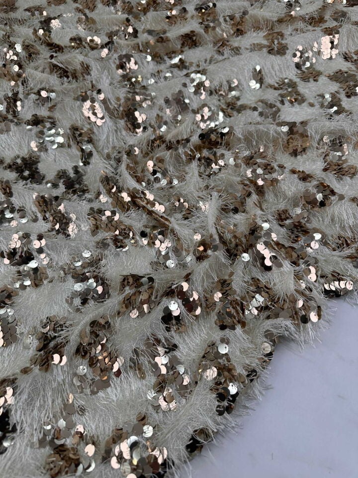 Krem Renk Saçaklı PUllu Örme Kumaş Göz Alıcı Tasarımı