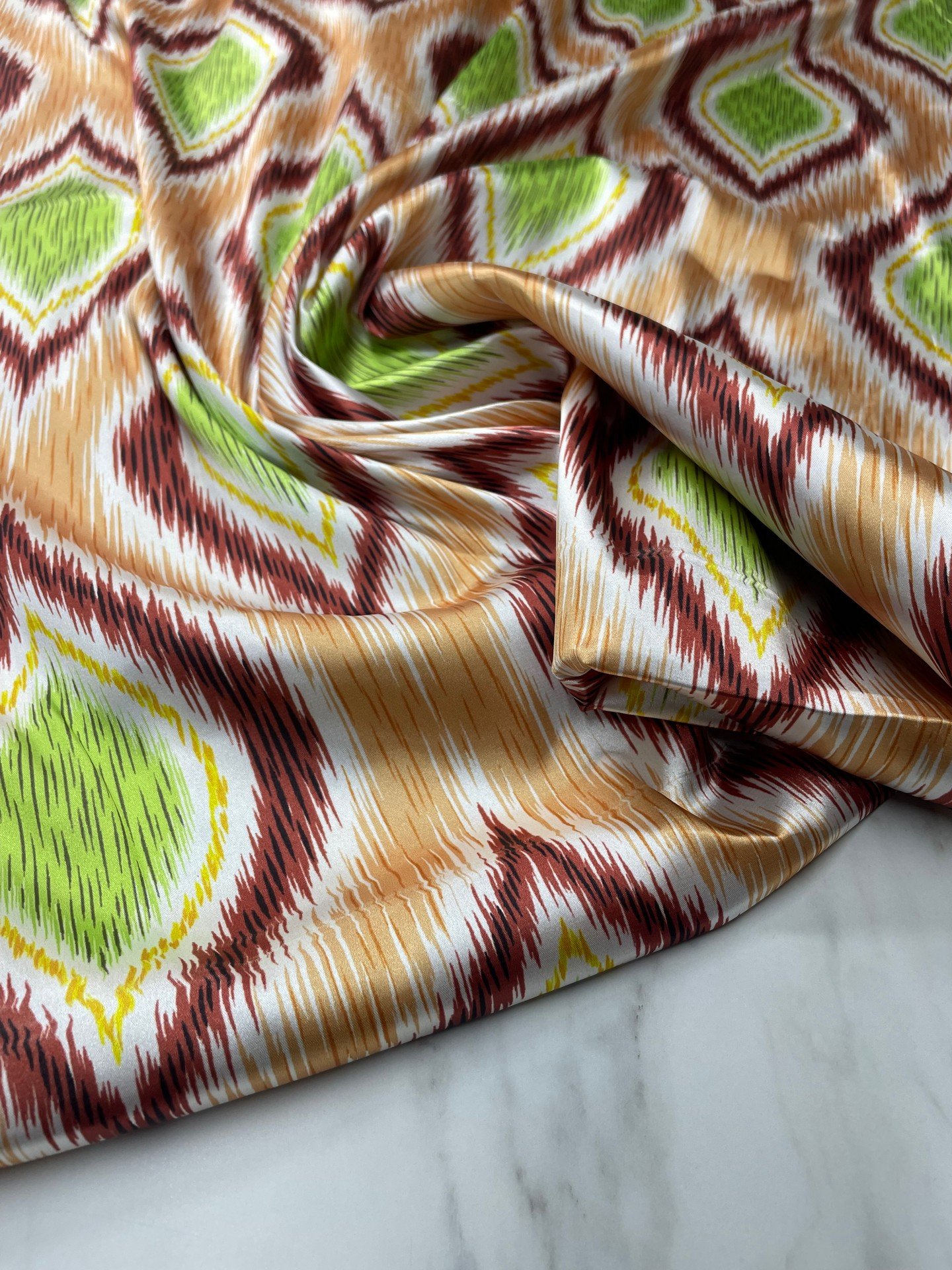 Viyana Desen Elbiselik Gömleklik Tivil Saten Kumaş