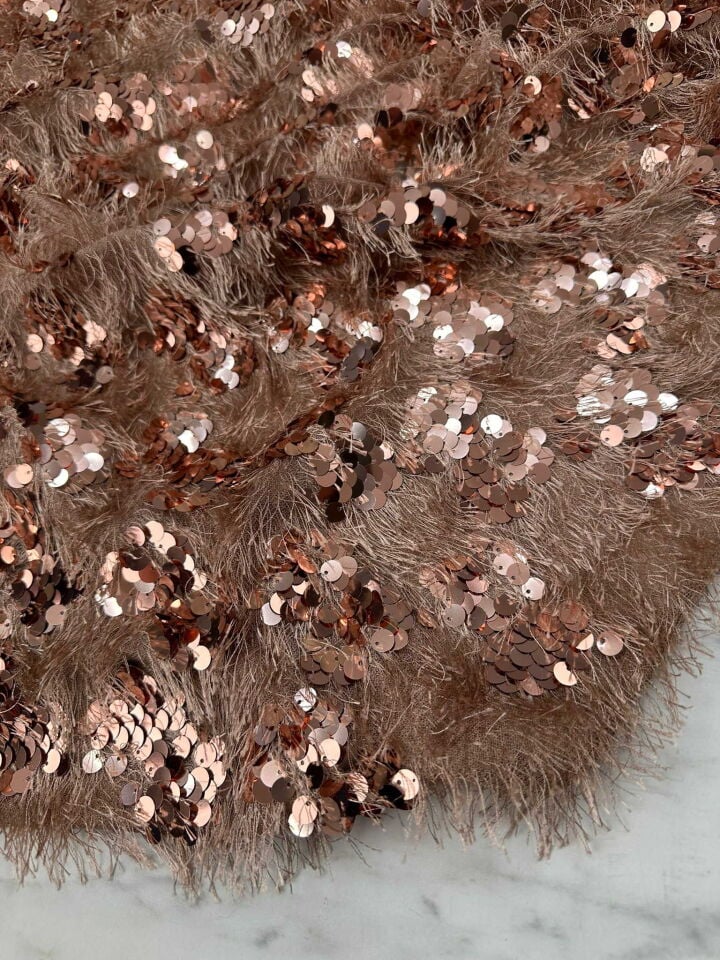 Bakır Renk Saçaklı PUllu Örme Kumaş Göz Alıcı Tasarımı