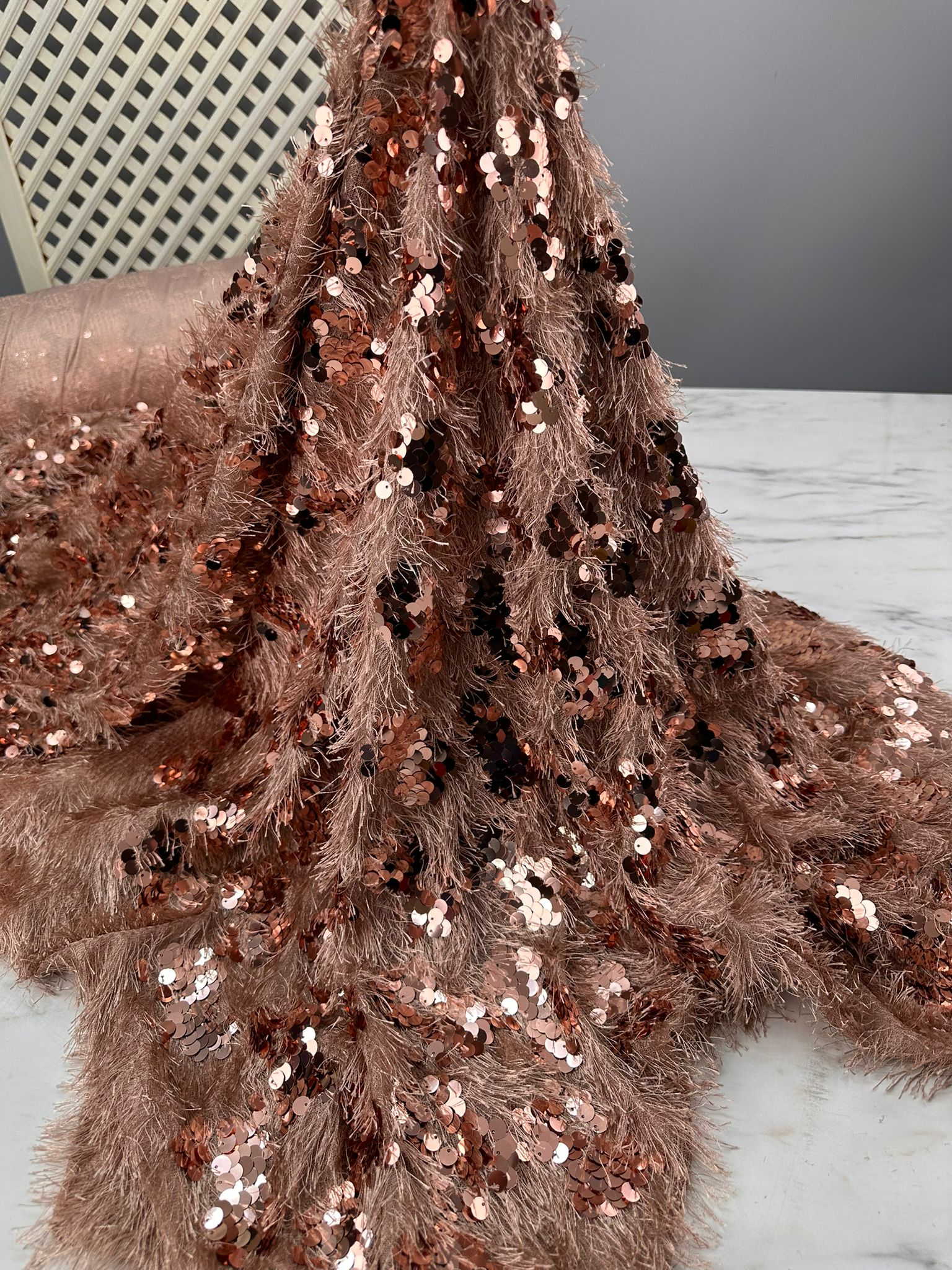 Bakır Renk Saçaklı PUllu Örme Kumaş Göz Alıcı Tasarımı