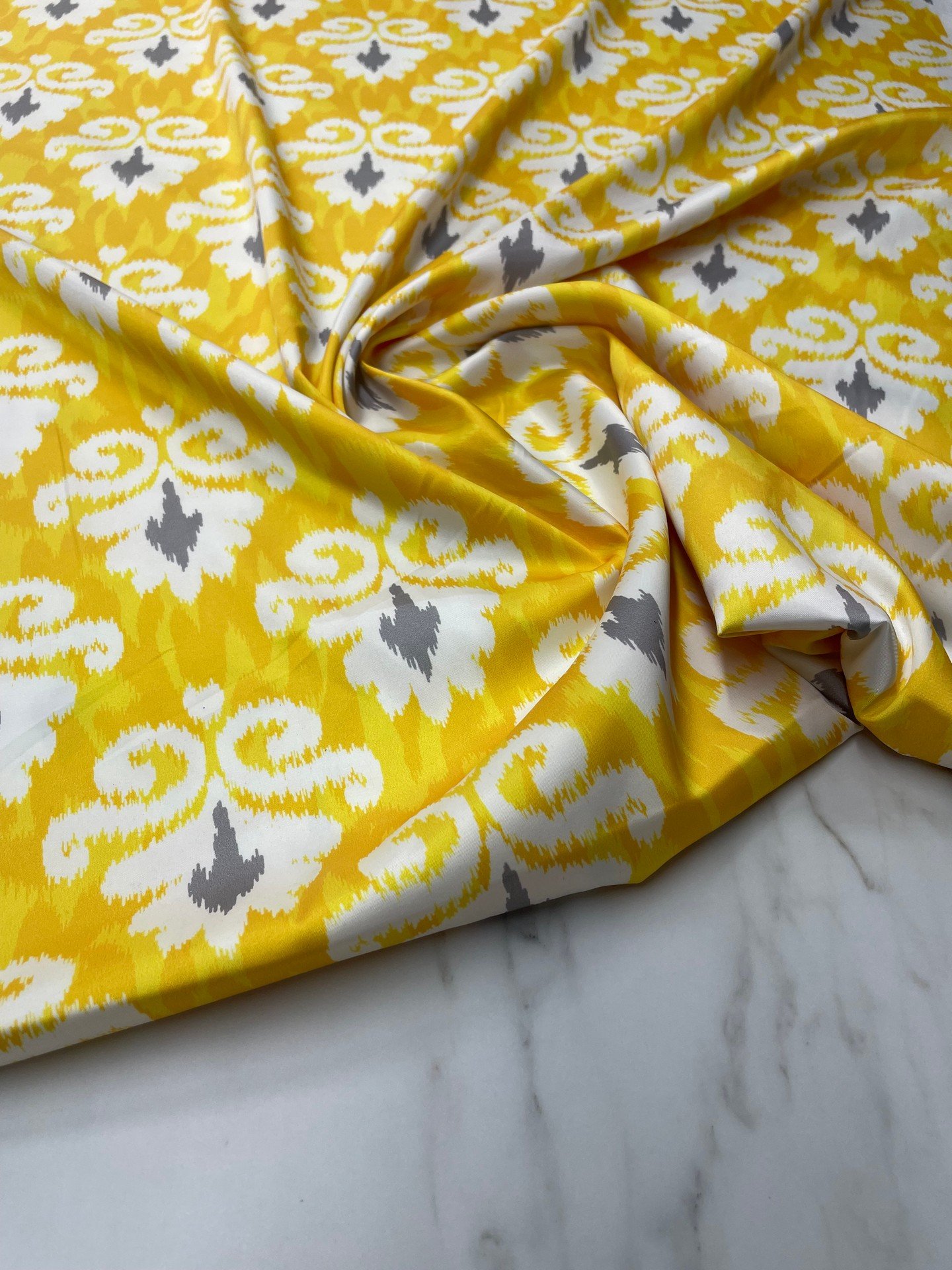 Sarı İkat Desen Elbiselik Gömleklik Tivil Saten Kumaş