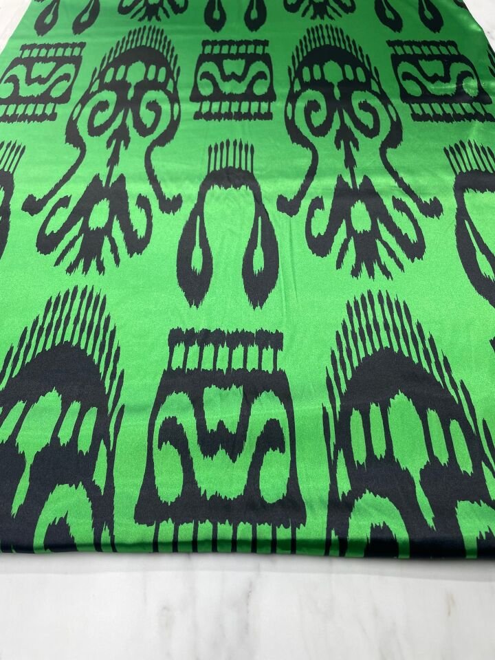 Yeşil İkat Desen Elbiselik Gömleklik Tivil Saten Kumaş