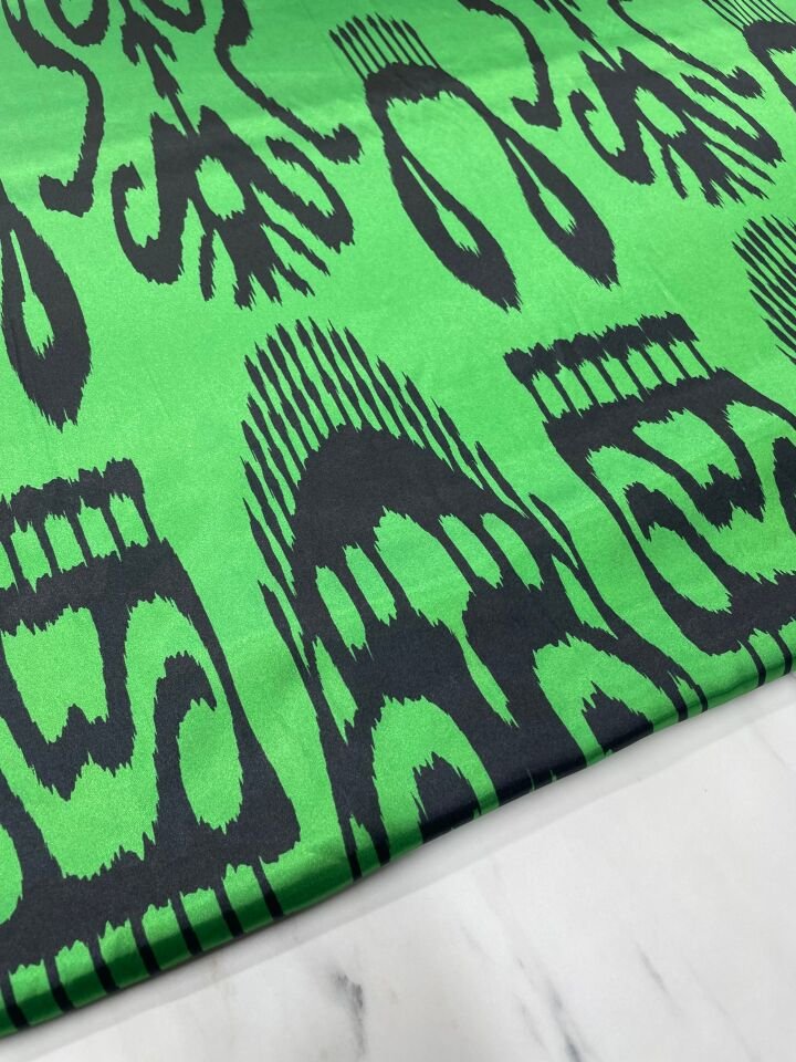 Yeşil İkat Desen Elbiselik Gömleklik Tivil Saten Kumaş