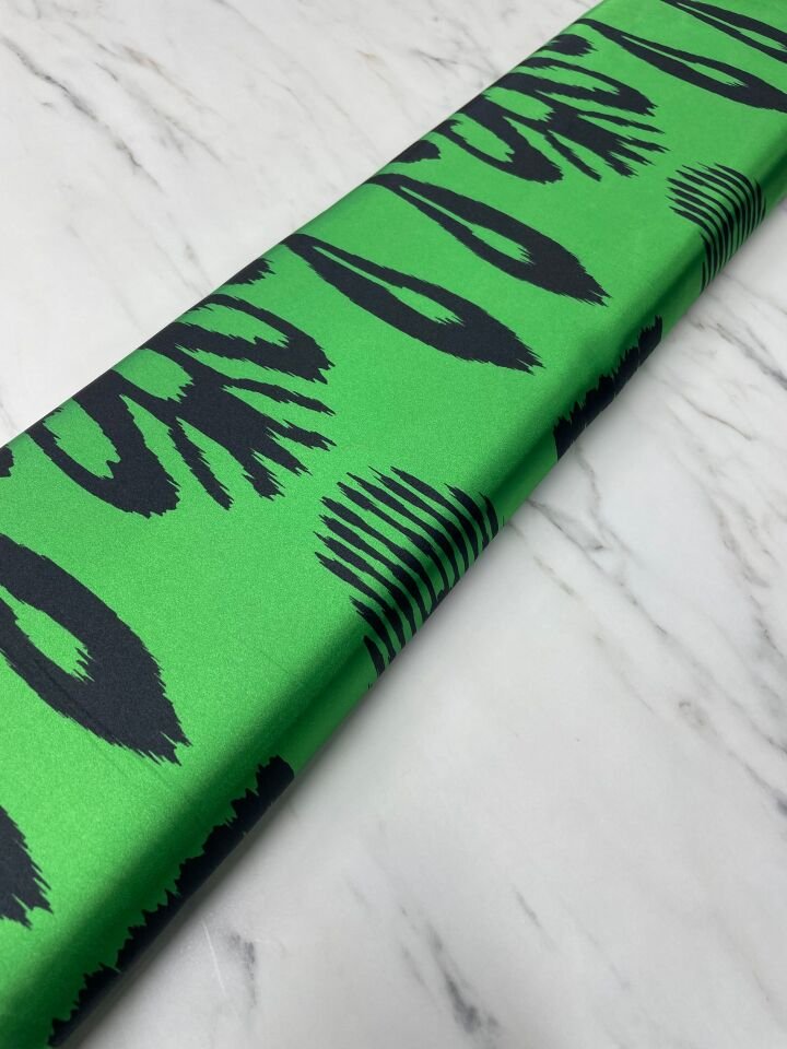 Yeşil İkat Desen Elbiselik Gömleklik Tivil Saten Kumaş