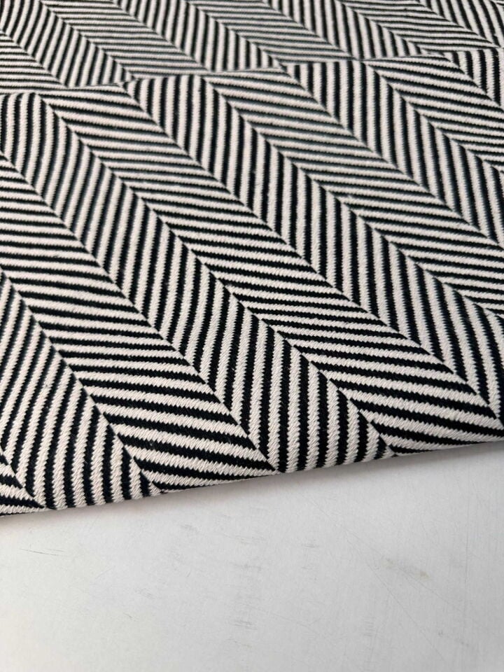 Siyah Beyaz Kışlık Balık Sırtı Kumaş Kaban Etek Ceket