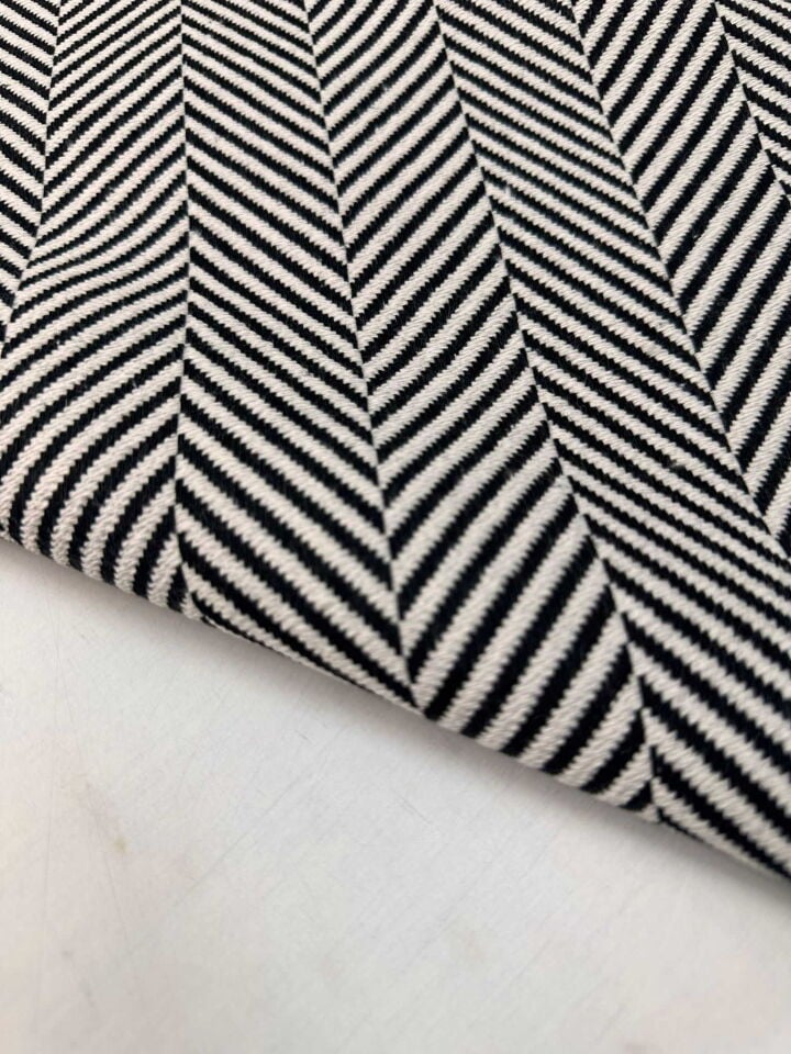 Siyah Beyaz Kışlık Balık Sırtı Kumaş Kaban Etek Ceket