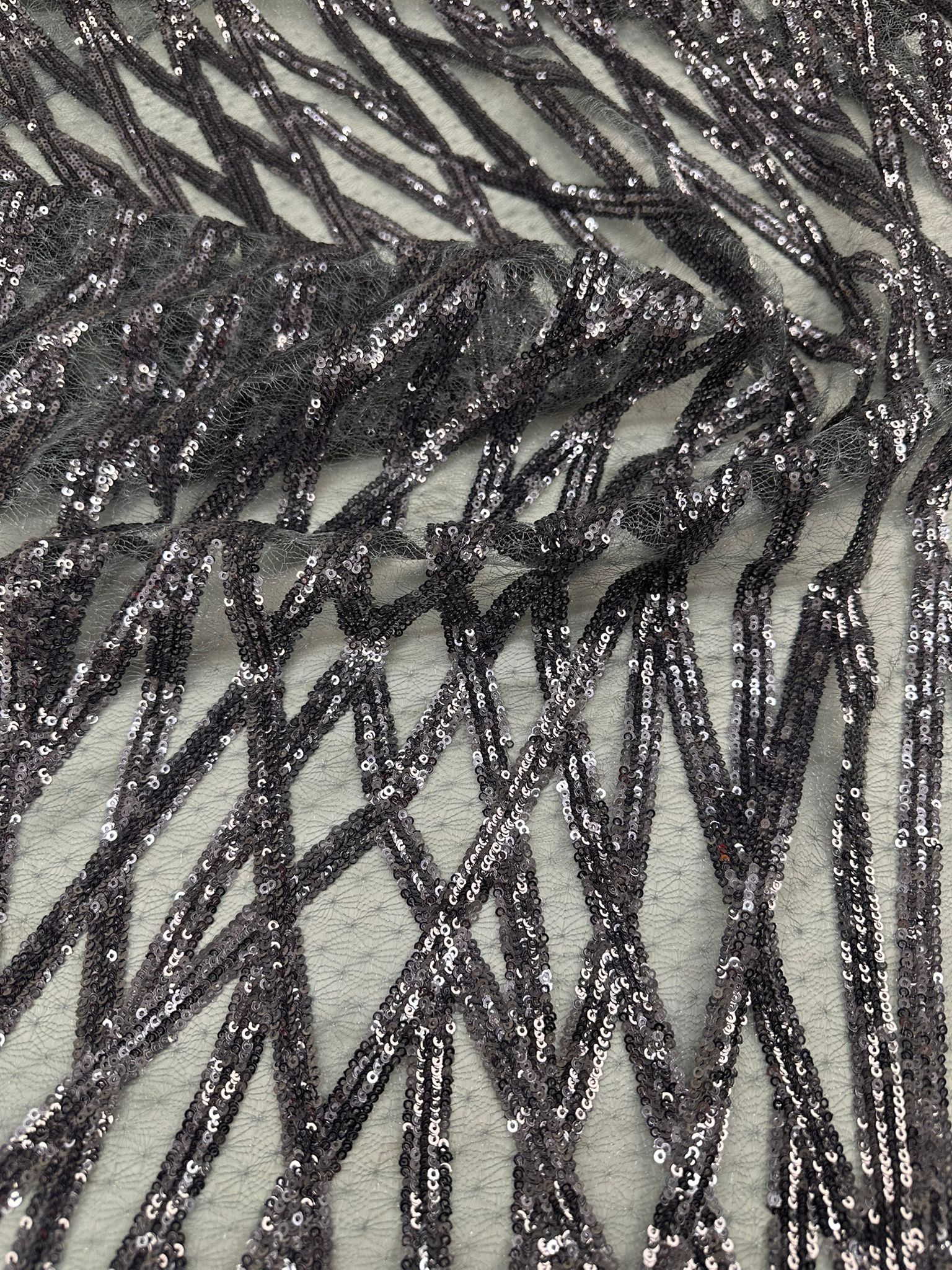 Gümüş Renk Desenli Payet Göz Alıcı Tasarım