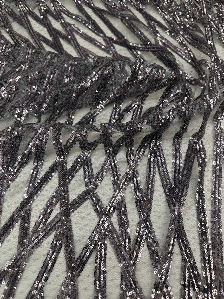 Gümüş Renk Desenli Payet Göz Alıcı Tasarım