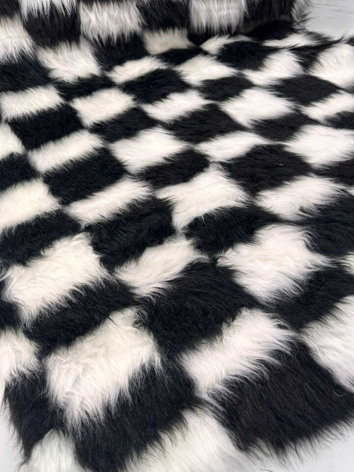 Siyah Beyaz Dama Desen İpek Kürk Pelüş Kumaş