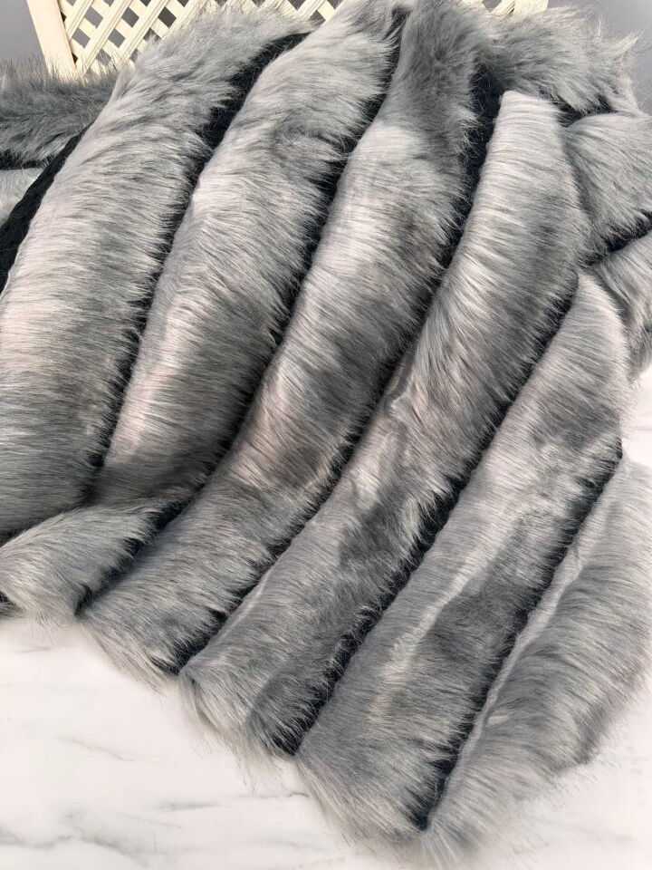 Füme Siyah Balık Sırtı İpek Kürk Pelüş