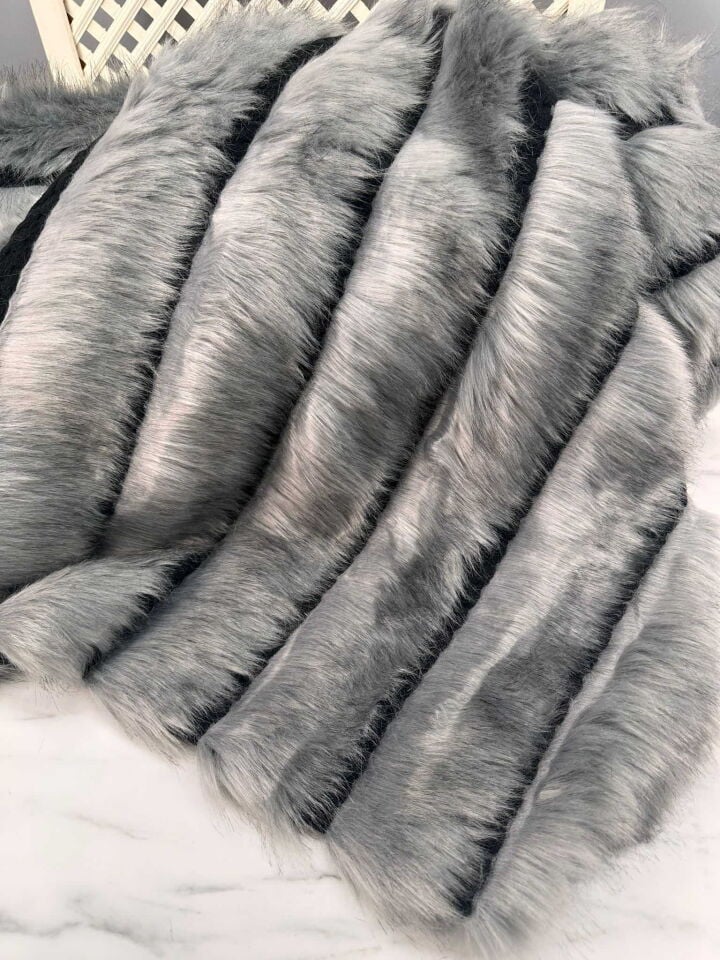 Füme Siyah Balık Sırtı İpek Kürk Pelüş