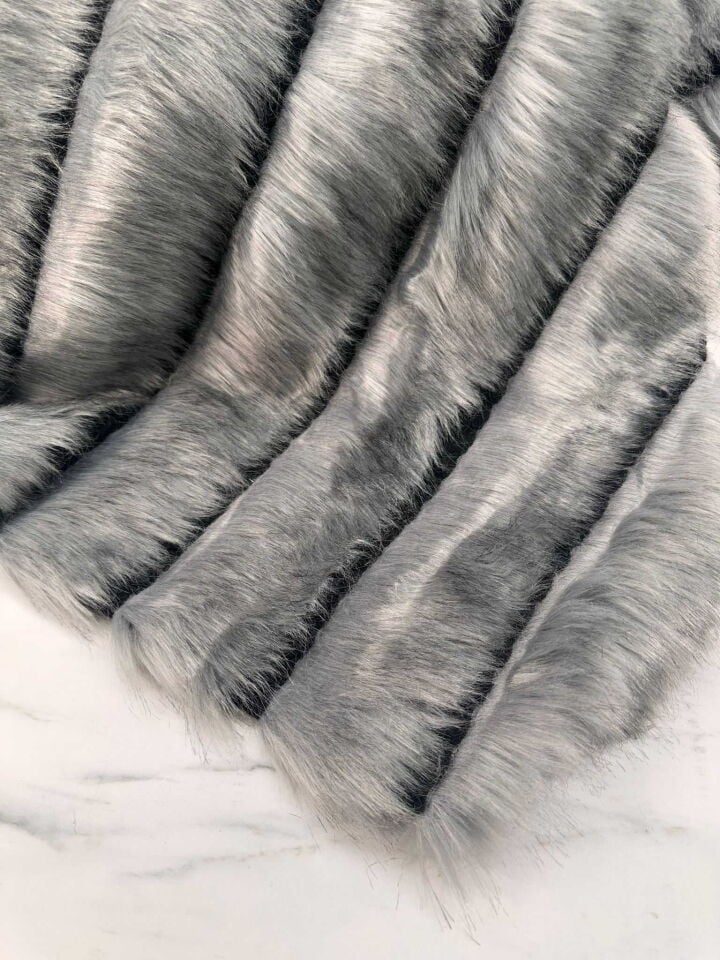 Füme Siyah Balık Sırtı İpek Kürk Pelüş