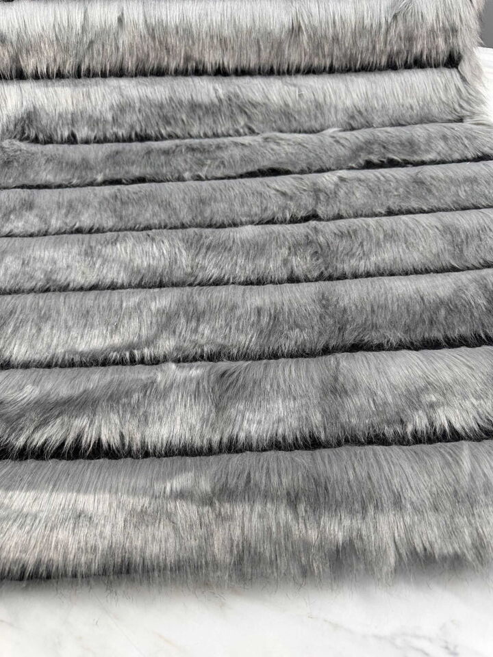 Füme Siyah Balık Sırtı İpek Kürk Pelüş