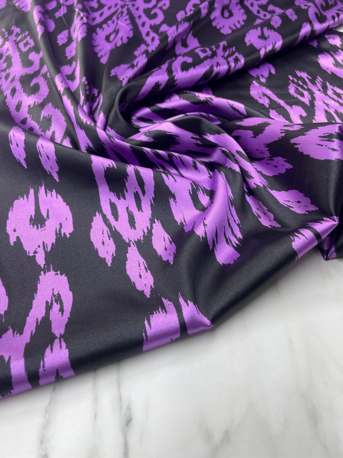 Mor İkatlı Desen Elbiselik Gömleklik Tivil Saten Kumaş