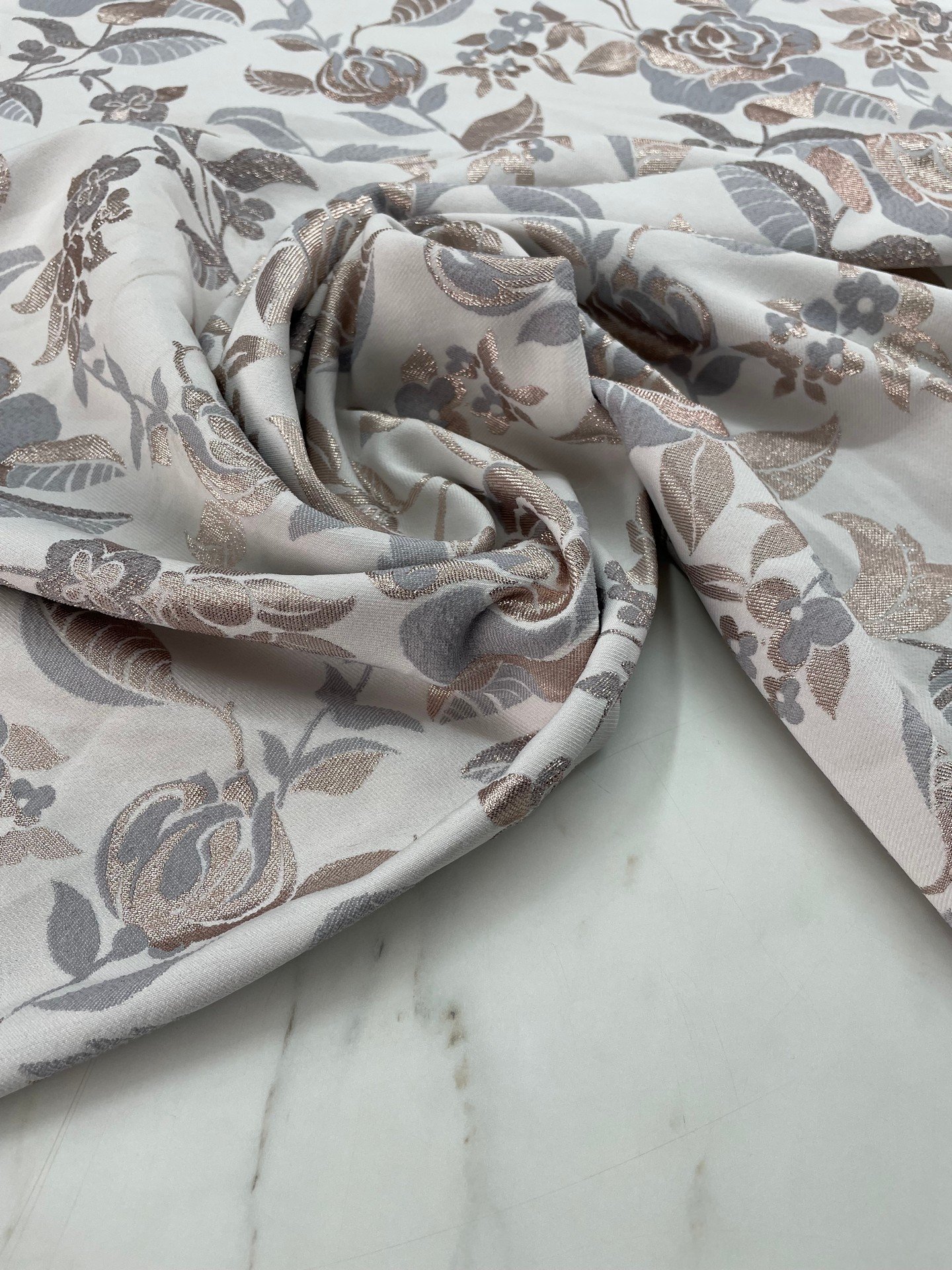 Çiçek Desen Elbiselik Brokar Kumaş